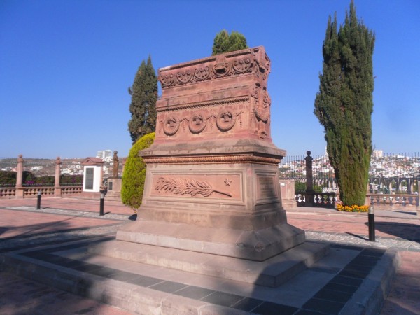 Monumento funerario